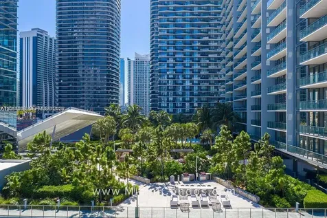 68 SE 6th Street Miami FL 33131