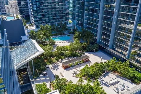 68 SE 6th Street Miami FL 33131