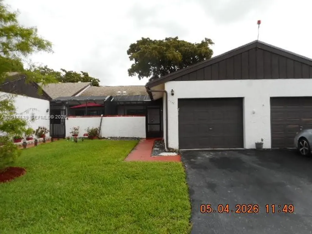 6388 E Pinehurst Circle E Tamarac FL 33321