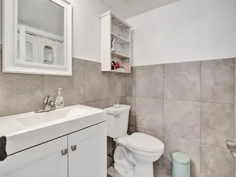 2040 NW 81st Avenue Pembroke Pines FL 33024