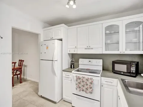 2040 NW 81st Avenue Pembroke Pines FL 33024