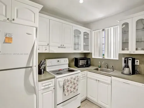 2040 NW 81st Avenue Pembroke Pines FL 33024