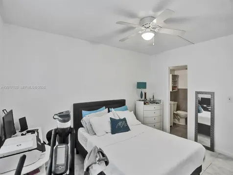 2040 NW 81st Avenue Pembroke Pines FL 33024