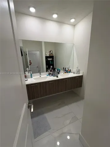 6453 NW 102nd Path Doral FL 33178