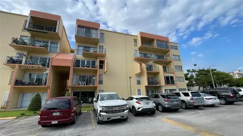 1975 W 44th Place Hialeah FL 33012