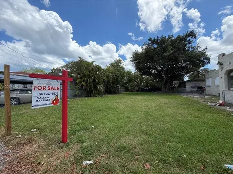 1376 NW 32nd Street Miami FL 33142