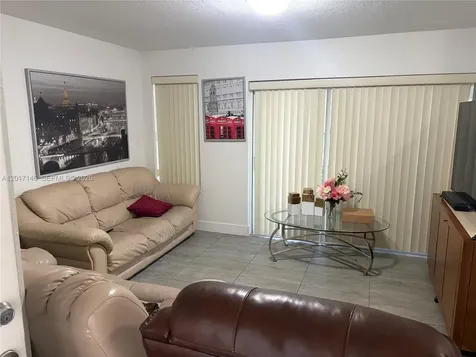 6725 NW 174th Terrace Hialeah FL 33015