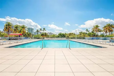 3675 N Country Club Drive Aventura FL 33180