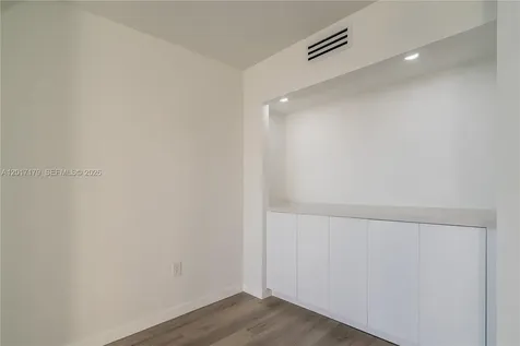3675 N Country Club Drive Aventura FL 33180