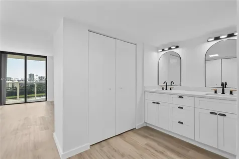 3675 N Country Club Drive Aventura FL 33180