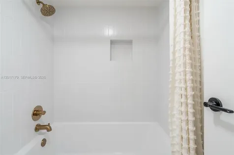 3675 N Country Club Drive Aventura FL 33180