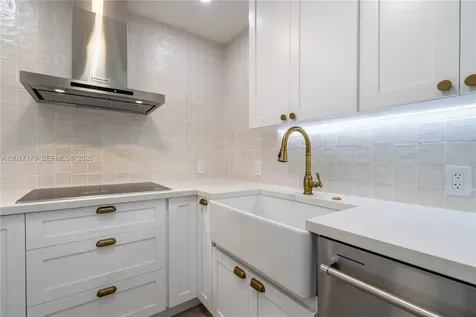 3675 N Country Club Drive Aventura FL 33180