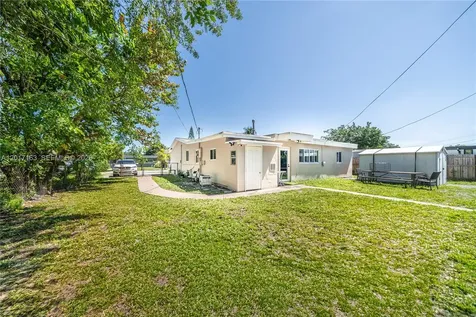 6472 Pierce Street Hollywood FL 33024