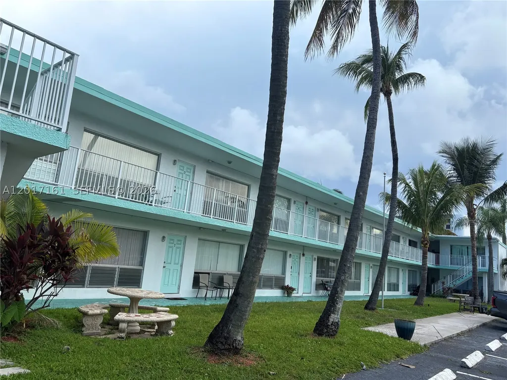 3212 NE 7th Place Pompano Beach FL 33062