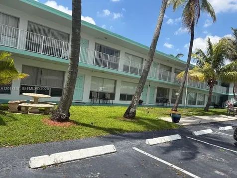 3212 NE 7th Place Pompano Beach FL 33062
