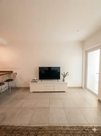 926 Michigan Avenue Miami Beach FL 33139