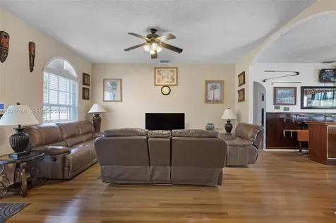 2915 SE 4th Place Homestead FL 33033