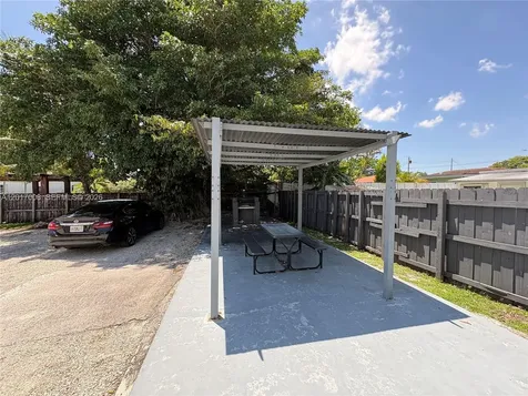 3237 SW 4th Street Miami FL 33135