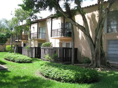 10832 N Kendall Drive Miami FL 33176