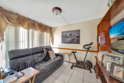 14154 Kendale Lakes Circle Miami FL 33183