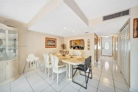 14154 Kendale Lakes Circle Miami FL 33183