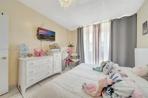 14154 Kendale Lakes Circle Miami FL 33183