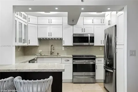 2401 Collins Avenue Miami Beach FL 33140