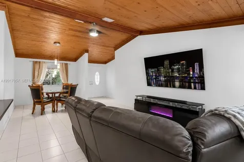9470 NW 33rd Manor Sunrise FL 33351