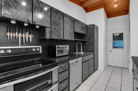 9470 NW 33rd Manor Sunrise FL 33351