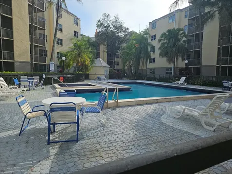 8290 Lake Drive Doral FL 33166