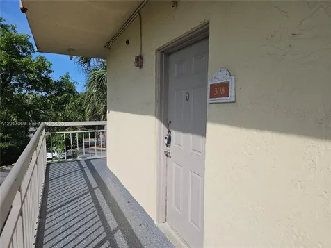 8290 Lake Drive Doral FL 33166