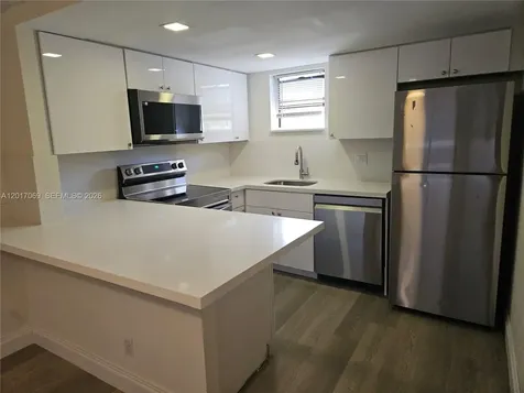 8290 Lake Drive Doral FL 33166