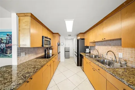 5255 Collins Avenue Miami Beach FL 33140