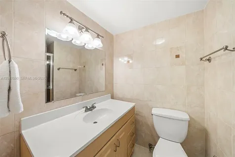 5255 Collins Avenue Miami Beach FL 33140