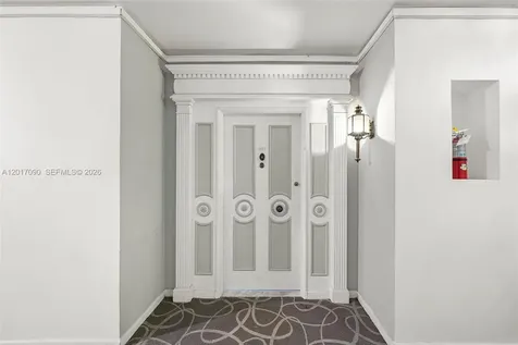 5255 Collins Avenue Miami Beach FL 33140