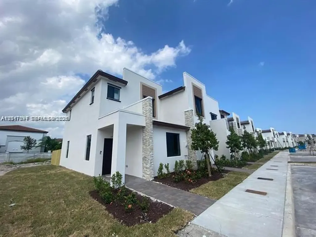 575 NE 208th Terrace Miami FL 33179