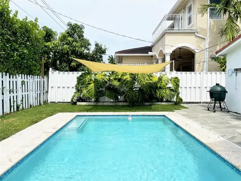 1059 Washington Street Hollywood FL 33019