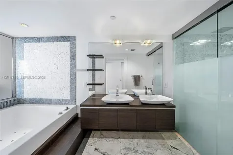 200 Biscayne Boulevard Way Miami FL 33131