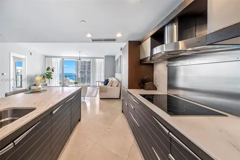 200 Biscayne Boulevard Way Miami FL 33131