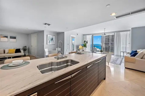 200 Biscayne Boulevard Way Miami FL 33131
