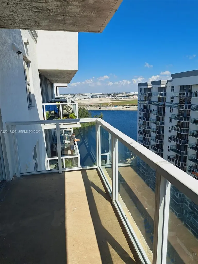 5085 NW 7th Street Miami FL 33126