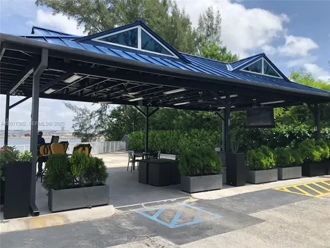 5085 NW 7th Street Miami FL 33126