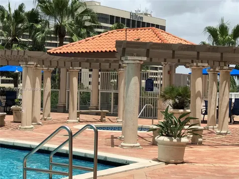 5085 NW 7th Street Miami FL 33126
