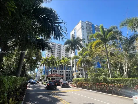 5085 NW 7th Street Miami FL 33126