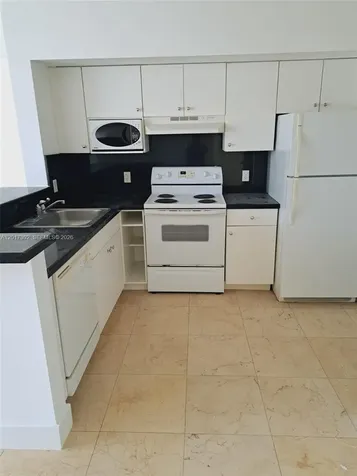 5085 NW 7th Street Miami FL 33126