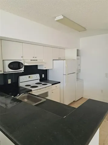 5085 NW 7th Street Miami FL 33126