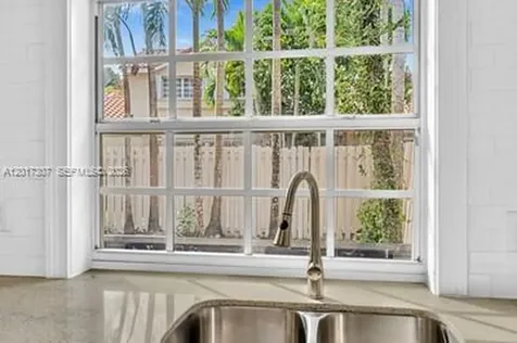 1395 Cottonwood Circle Weston FL 33326