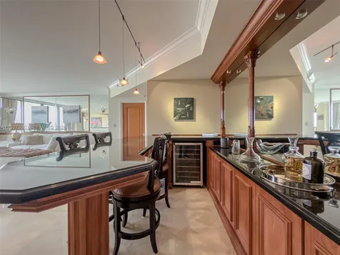 2000 Island Boulevard Aventura FL 33160