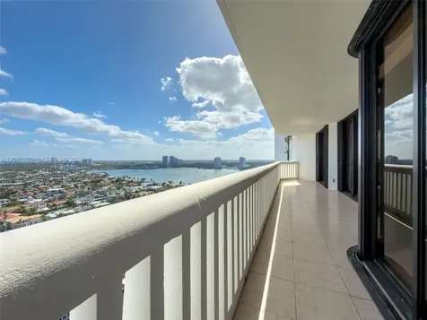 2000 Island Boulevard Aventura FL 33160