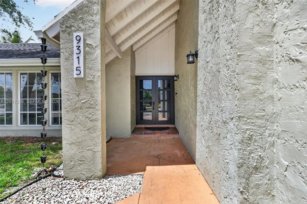 9315 SW 172nd Terrace Palmetto Bay FL 33157